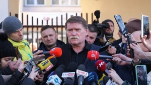Rolnik Andrzej Sobociński podczas wypowiedzi dla mediów przed Centrum Dialog w Warszawie, gdzie odbyło się spotkanie premiera z rolnikami