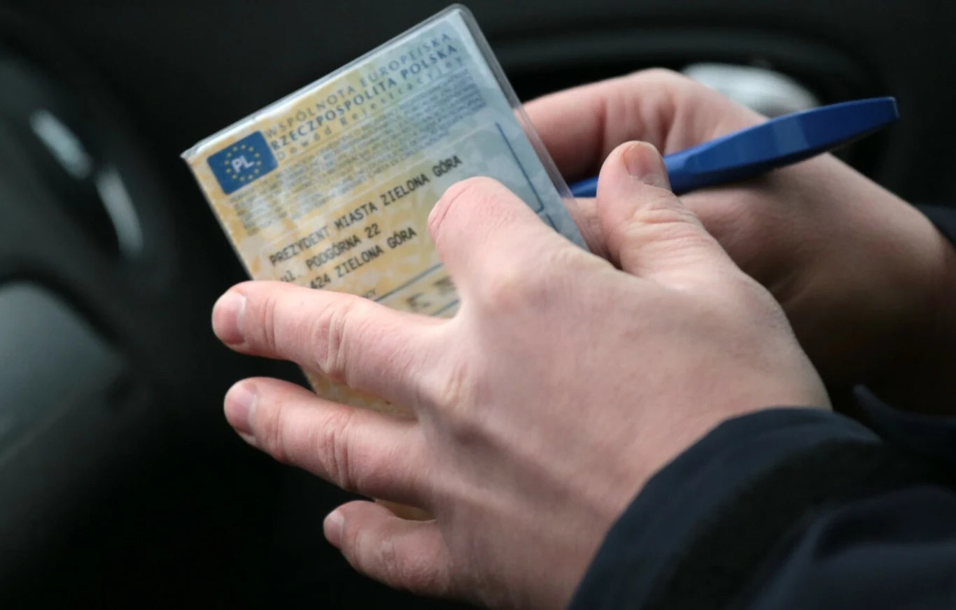 Dowód rejestracyjny zawiera ważną informację w polu S.1 Dowód rejestracyjny zawiera ważną informację w polu S.1
