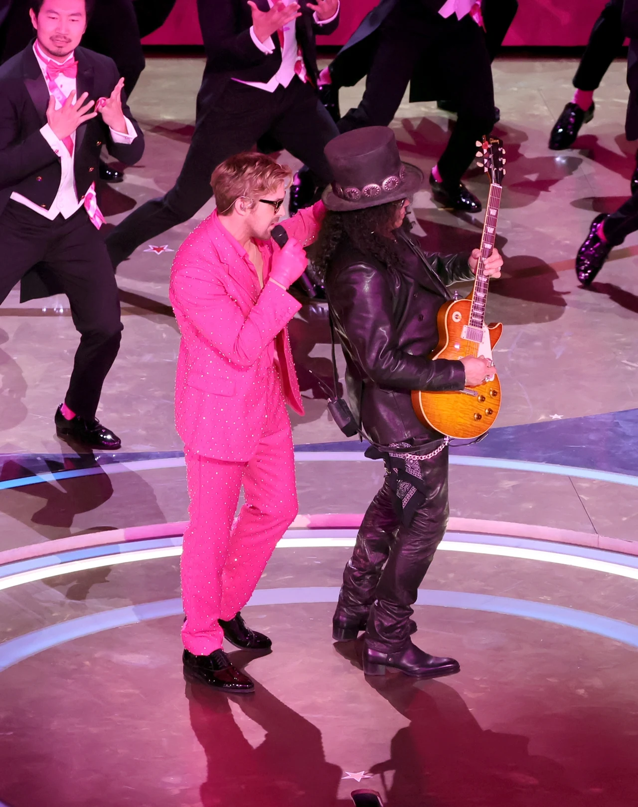 Ryan Gosling śpiewa "I'm Just Ken". Wspomaga go Slash