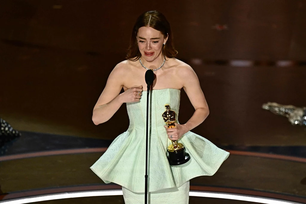 Emma Stone zaliczyła modową wpadkę przez zepsuty zamek sukienki 