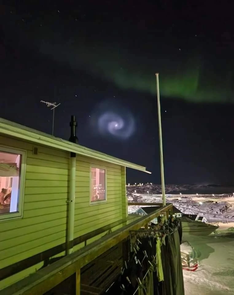 Wir na nocnym niebie wywołał małe zamieszanie w mediach. Wiele osób dopatruje się w zjawisku UFO.