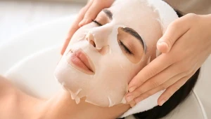 Stosujesz maseczki w płachcie? Dzięki tym prostym czynnościom wzmocnisz efekt