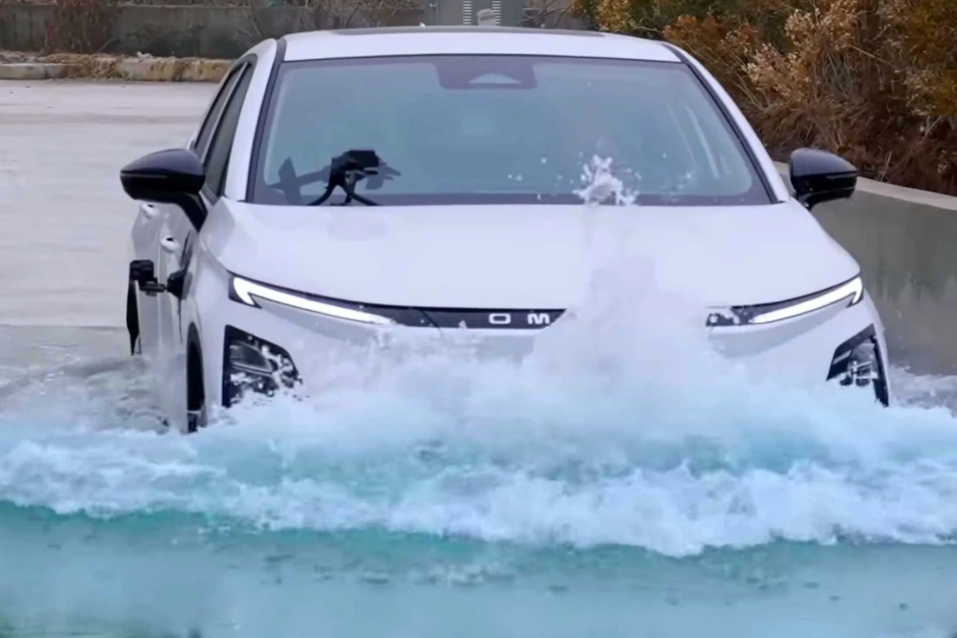 Gdy auto utknie w wodzie na dobre nie próbujmy go ratować na własną rękę.