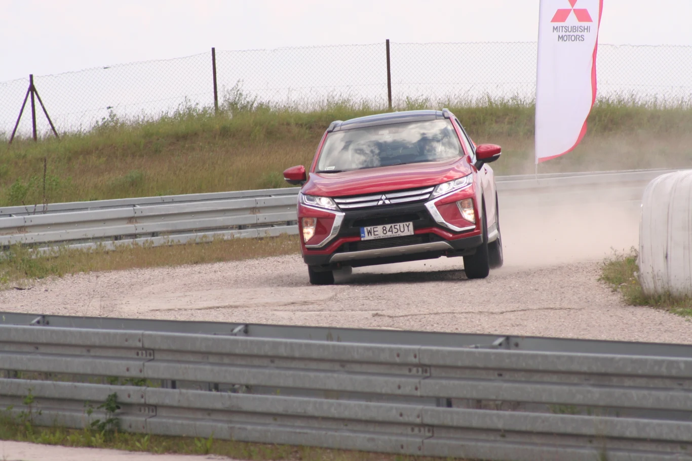 Dwukrotny zwycięzca rajdu Dakar Hiroshi Masuoka za sterami Mitsubishi Eclipse Cross