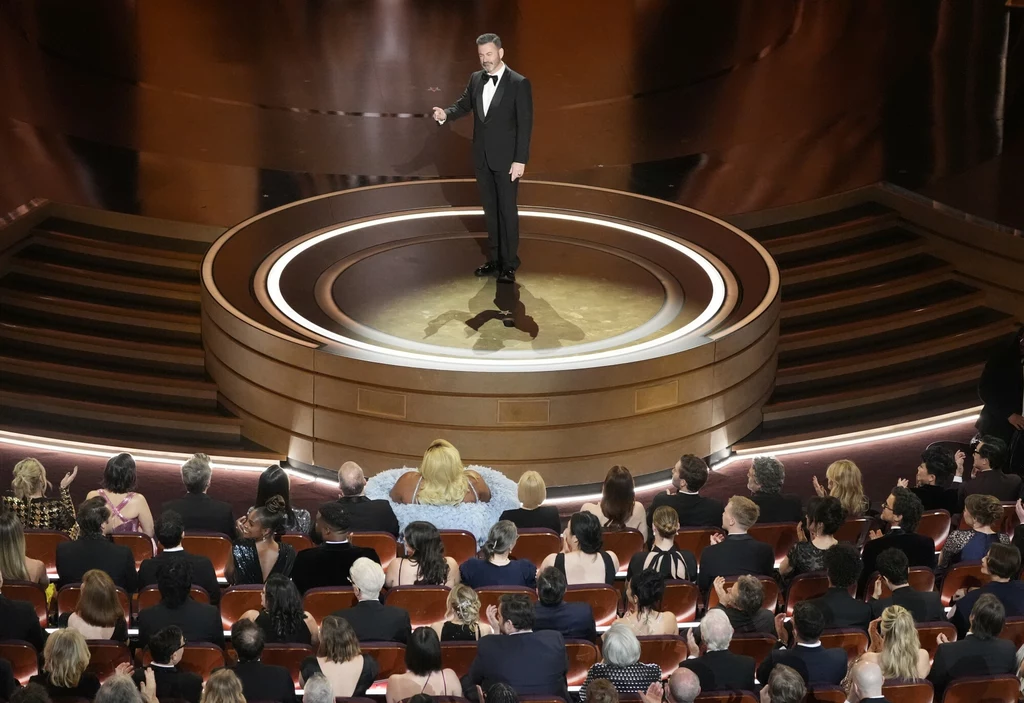 Oscary 2024. Jednoznaczny lider, polski akcent i wzruszający moment podczas gali. Na zdjęciu: Jimmy Kimmel podczas ceremonii Oscary 2024. Jednoznaczny lider, polski akcent i wzruszający moment podczas gali. Na zdjęciu: Jimmy Kimmel podczas ceremonii