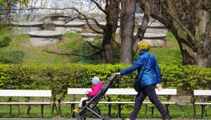 Jak otrzymać dofinansowanie do niani? Wyjaśniamy 