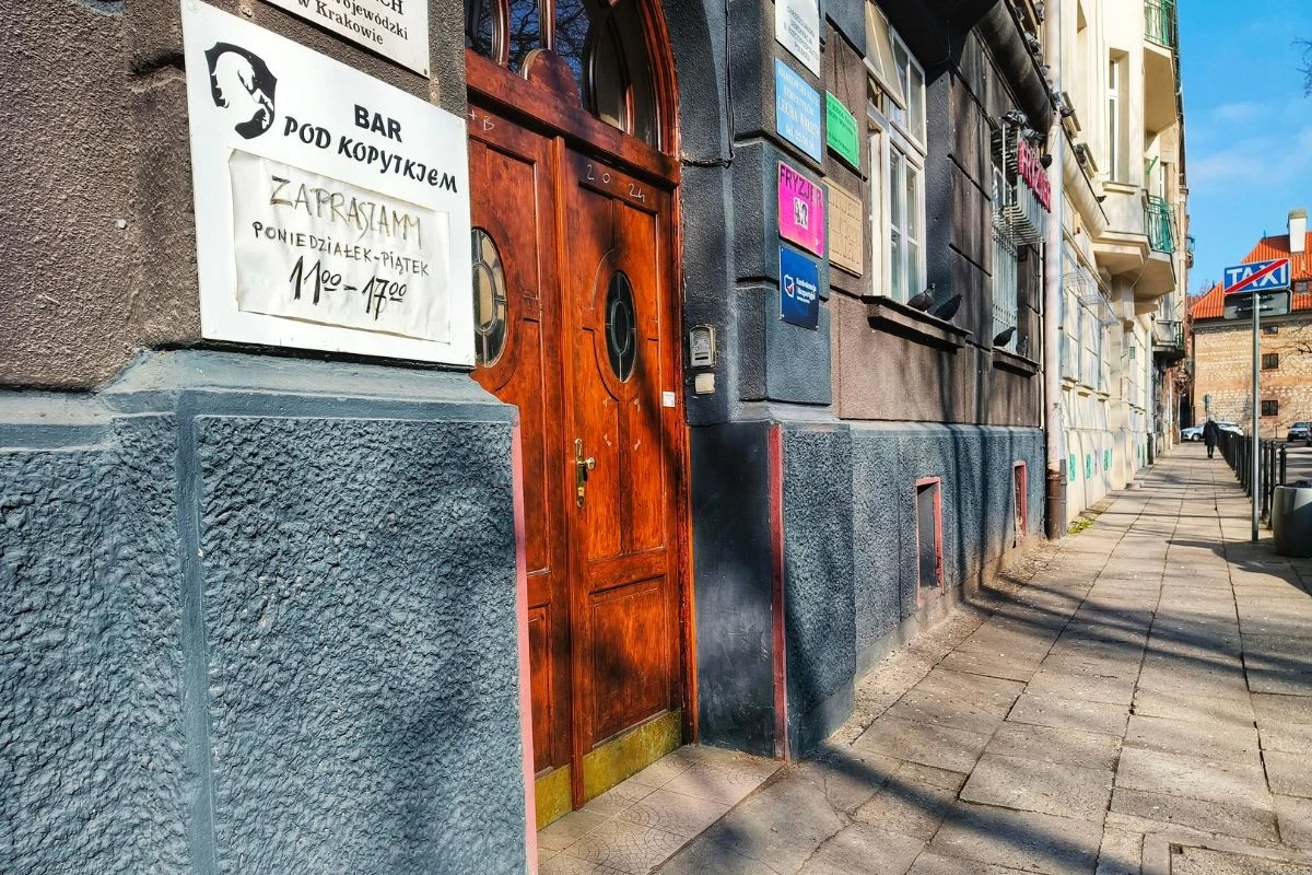 Sama ulica nie wyróżnia się niczym szczególnym Sama ulica nie wyróżnia się niczym szczególnym