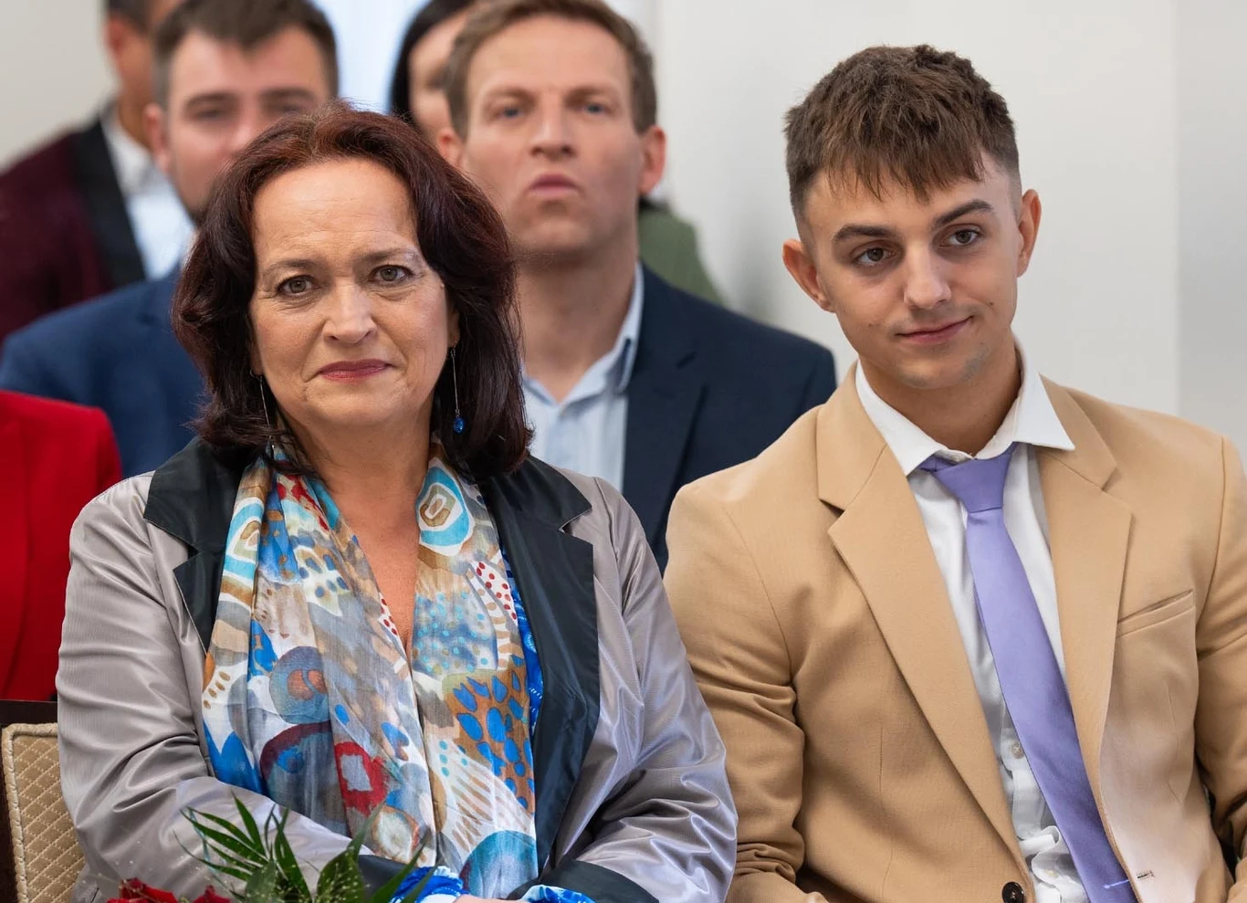 Mirek obieca Bogusi, że zaopiekuje się nią, gdy ta wyjdzie z więzienia Mirek obieca Bogusi, że zaopiekuje się nią, gdy ta wyjdzie z więzienia