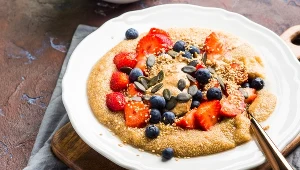 Wybieraj zamiast owsianki. Dostarczy ci mnóstwa białka, wapnia i żelaza