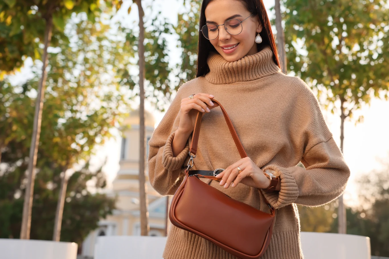 Ta torebka to ponadczasowy klasyk. Sprawdzi się do niejednej stylizacji 