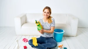 Rozpuść pół łyżeczki w wiadrze z wodą i umyj podłogę. Trzy korzyści, a wydatek poniżej 2 złotych 