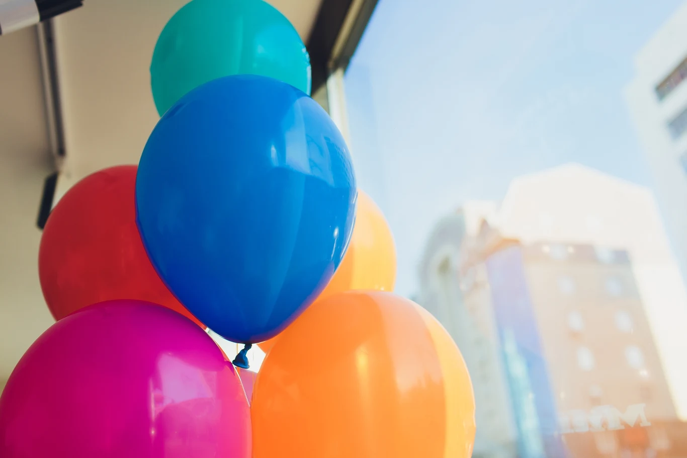 Zostały ci balkony po urodzinach? Wykorzystaj je do... obierania czosnku