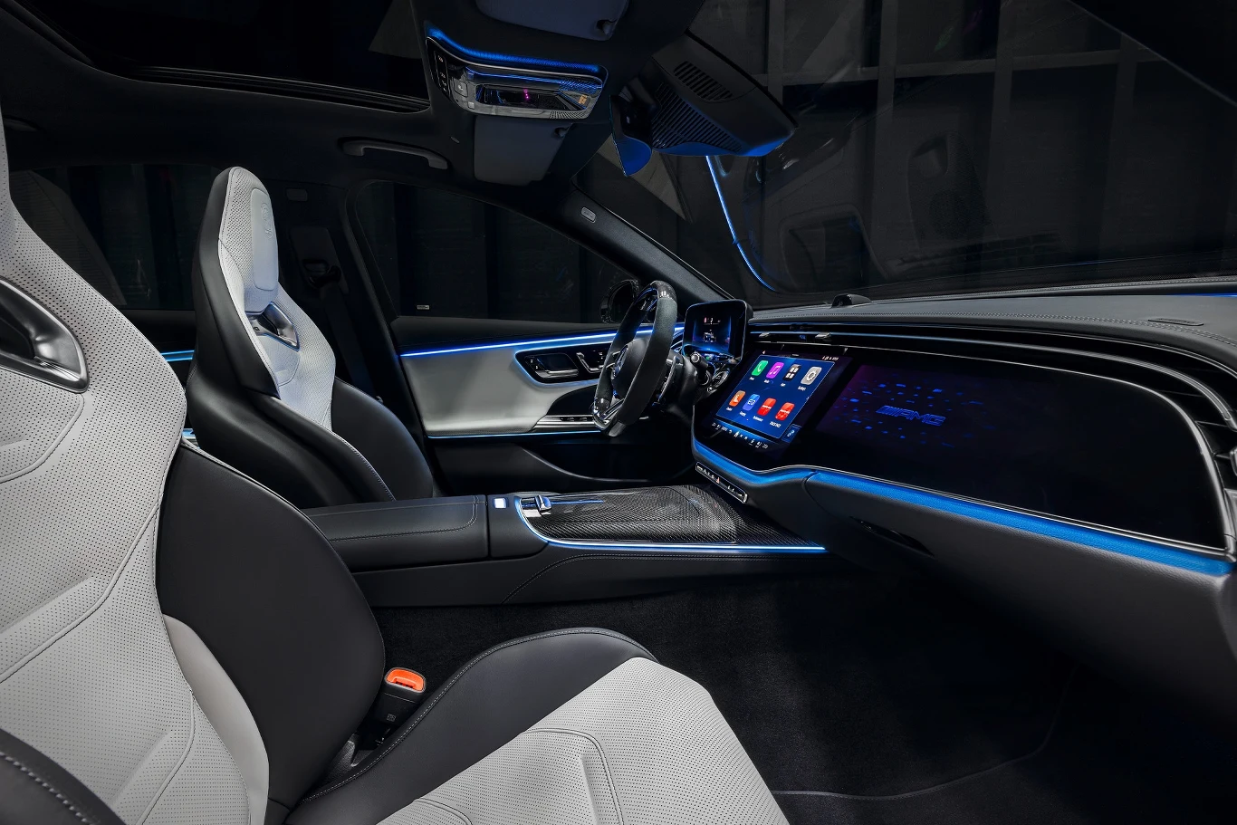 Nowy Mercedes-AMG E 53 Hybrid 4MATIC+ Nowy Mercedes-AMG E 53 Hybrid 4MATIC+