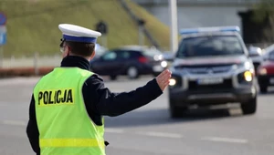 Czy posiadanie przy sobie prawa jazdy, dowodu rejestracyjnego i dokumentu potwierdzającego wykupienie polisy OC jest konieczne?