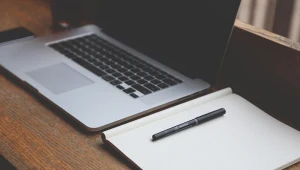 Jaki wpływ na nasze zdrowie ma elektryczne biurko w pracy?