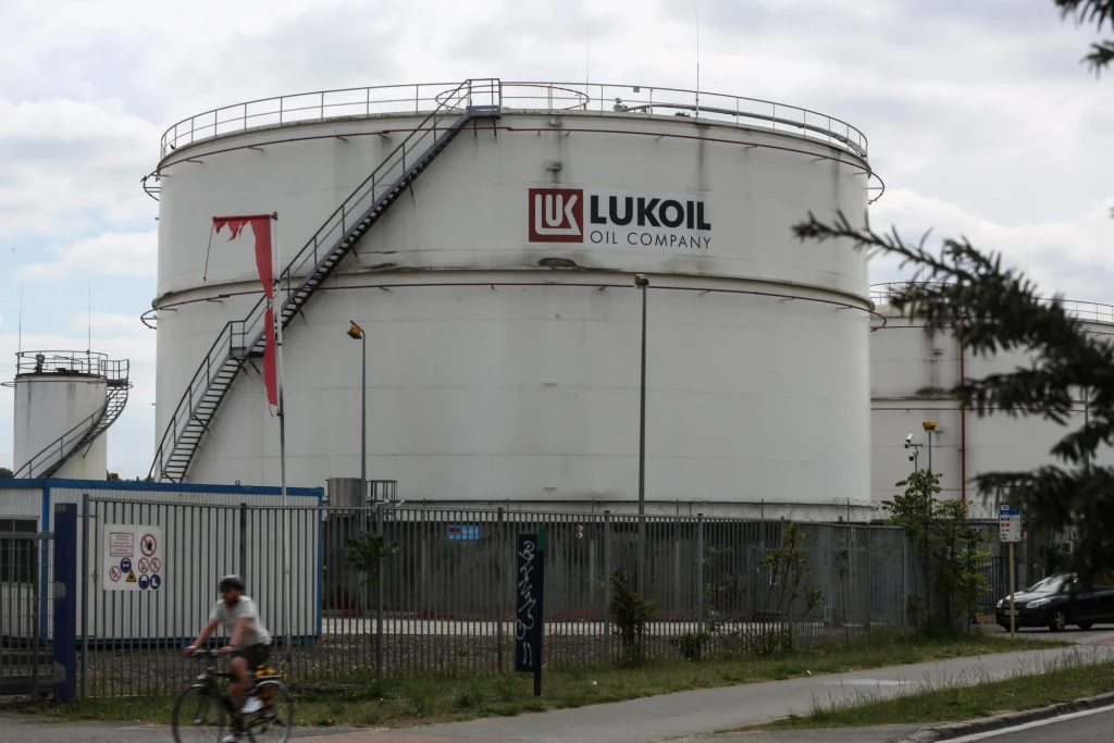 Gunvor wycofał się z przejęcia międzynarodowych aktywów Łukoilu