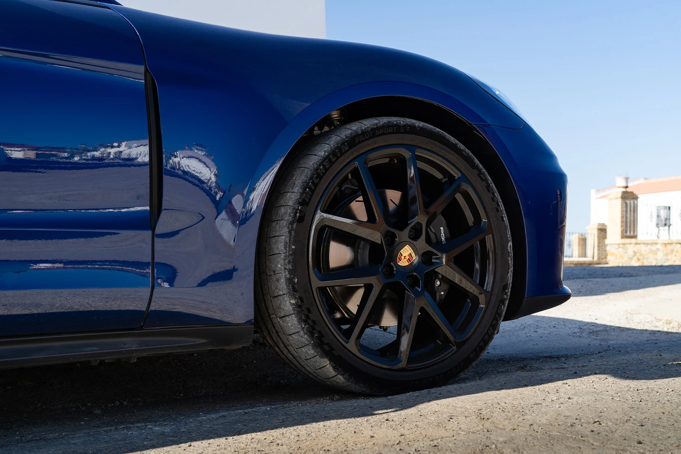 Porsche Panamera już w standardzie otrzymuje zawieszenie pneumatyczne z systemem PASM - Porsche Active Suspension Management Porsche Panamera już w standardzie otrzymuje zawieszenie pneumatyczne z systemem PASM - Porsche Active Suspension Management