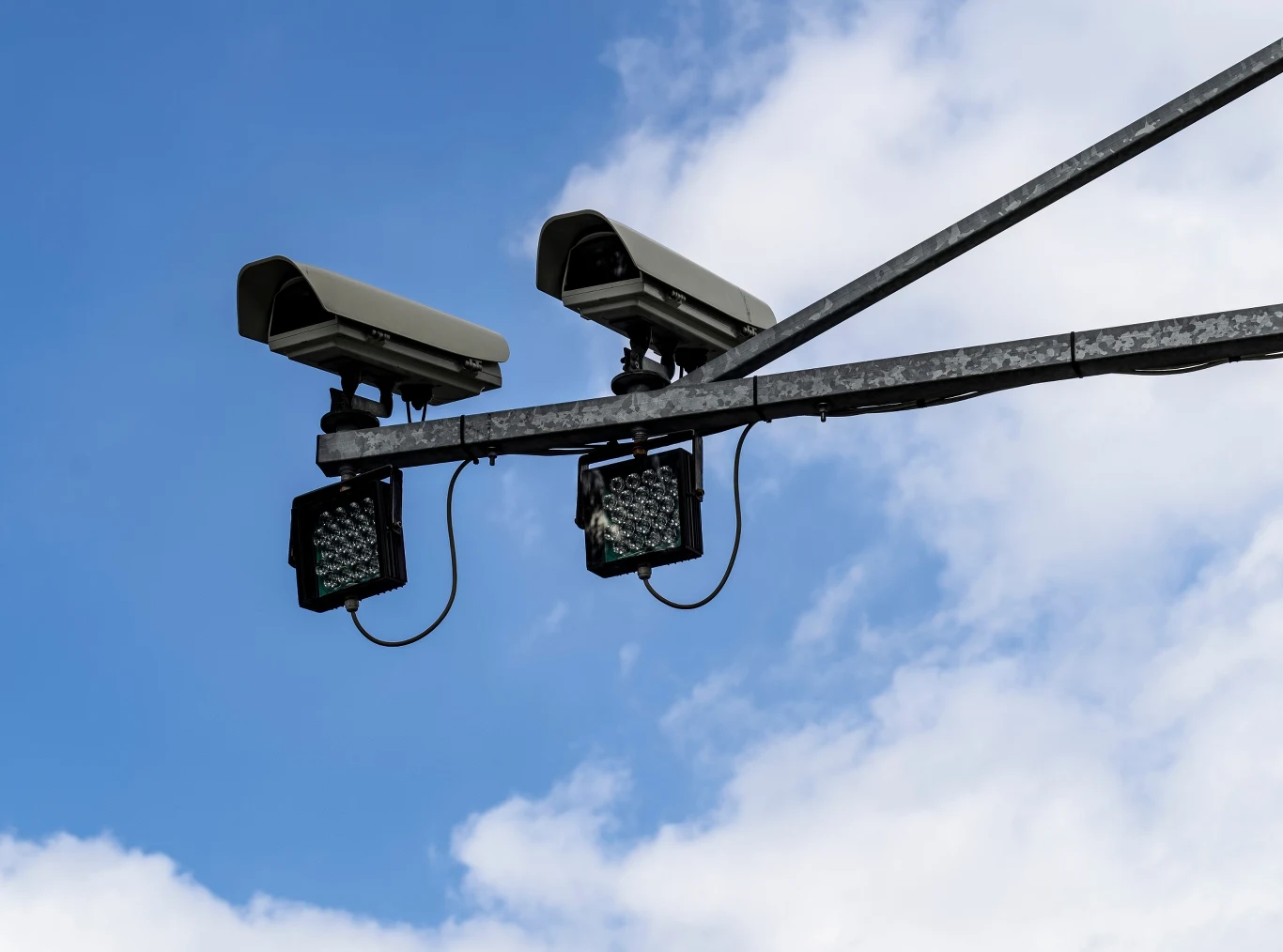 Sieć kamer Red Light jest systematycznie rozwijana - do listy ponad 50 lokalizacji dołączyły właśnie dwie nowe. Sieć kamer Red Light jest systematycznie rozwijana - do listy ponad 50 lokalizacji dołączyły właśnie dwie nowe.