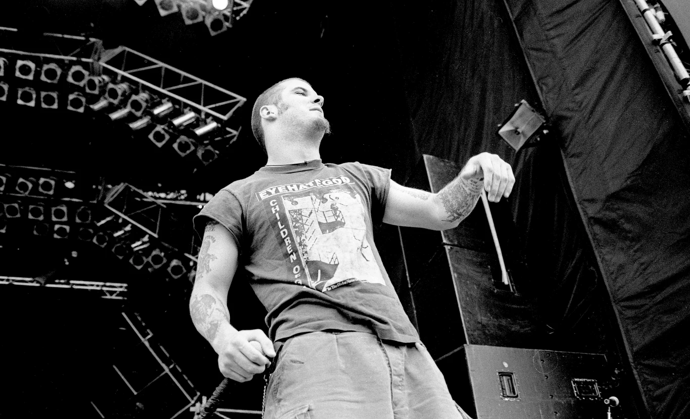 Phil Anselmo (Pantera) w 1994 r. Phil Anselmo (Pantera) w 1994 r.