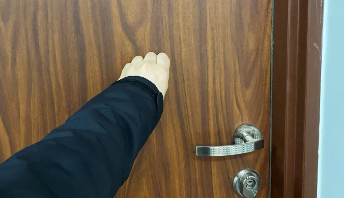 Pukanie kominiarza do drzwi nie powinno dziwić. Przegląd kominiarski jest obowiązkowy.