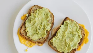 Miękkie rozgniecione awokado może doskonale zastąpić masło. Nie ma cholesterolu!