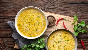 Został ci rosół? Zaskocz rodzinę i zrób w 15 minut inną zupę zamiast pomidorowej