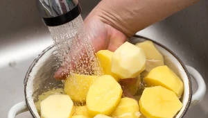 Woda do gotowania ziemniaków wpływa na smak i konsystencję warzyw