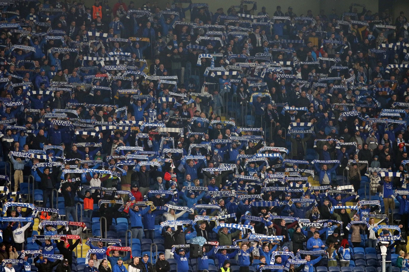Kibice Ruchu Chorzów na Stadionie Śląskim Kibice Ruchu Chorzów na Stadionie Śląskim