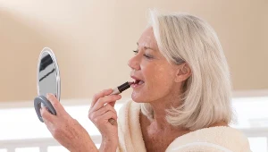 Zapomnij o śladach szminki na zębach. Dzięki temu pożegnasz irytujący problem