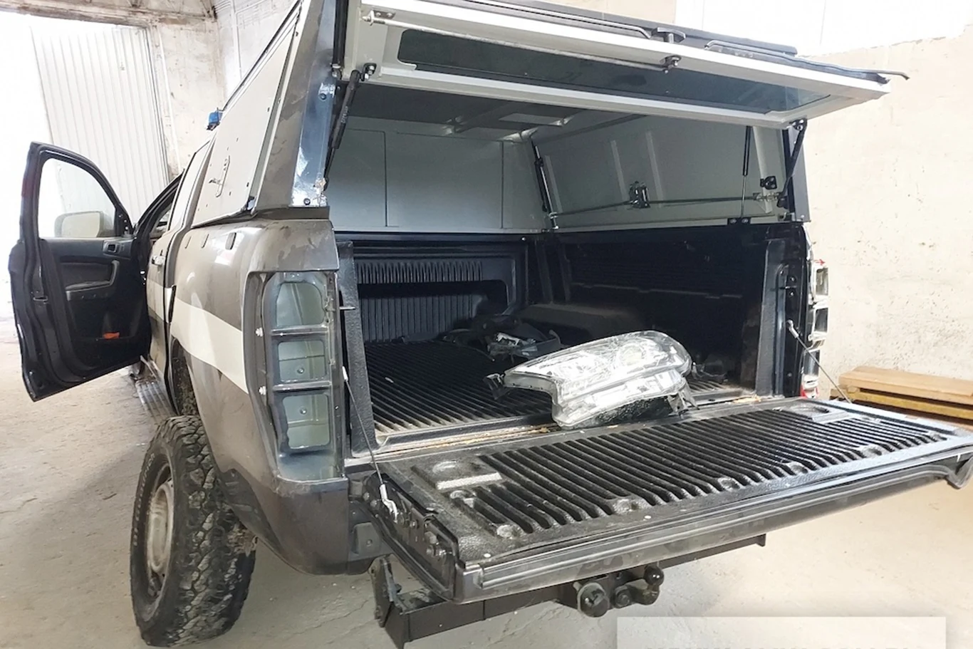 Samochód terenowy Ford Ranger XLT - niestety pojazd powypadkowy / Fot. AMW