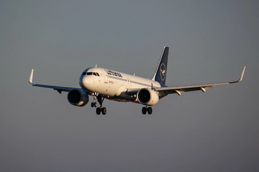 Airbus A320neo w malowaniu linii lotniczych Lufthansa.