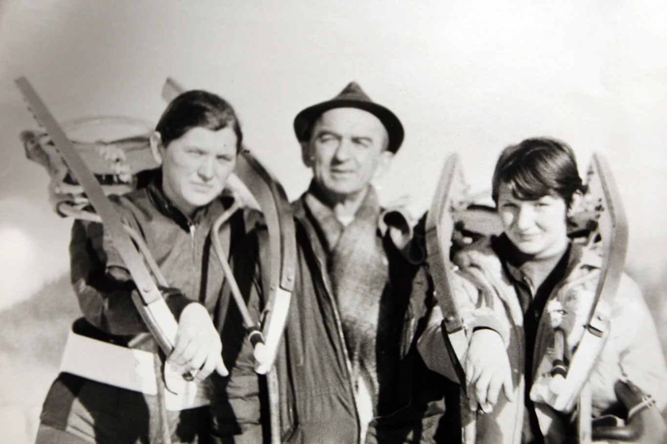  Z lewej Wiesława Martyka, w środku trener Paweł Stolecki, z prawej pani Barbara 