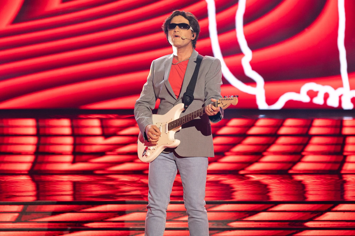 Stefano Terrazzino jako F.R. David w piosence "Words"