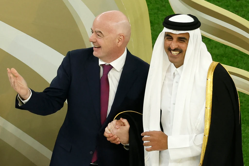 Prezydent FIFA Gianni Infantino oraz emir Kataru Sheikh Tamim bin Hamad al-Thani Prezydent FIFA Gianni Infantino oraz emir Kataru Sheikh Tamim bin Hamad al-Thani