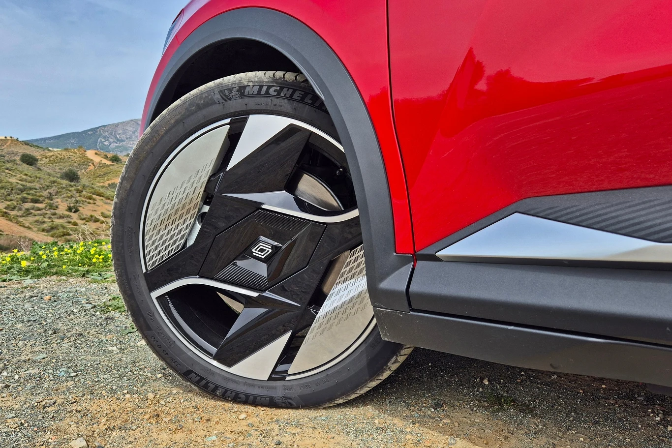 20-calowe felgi mają ciekawy wzór