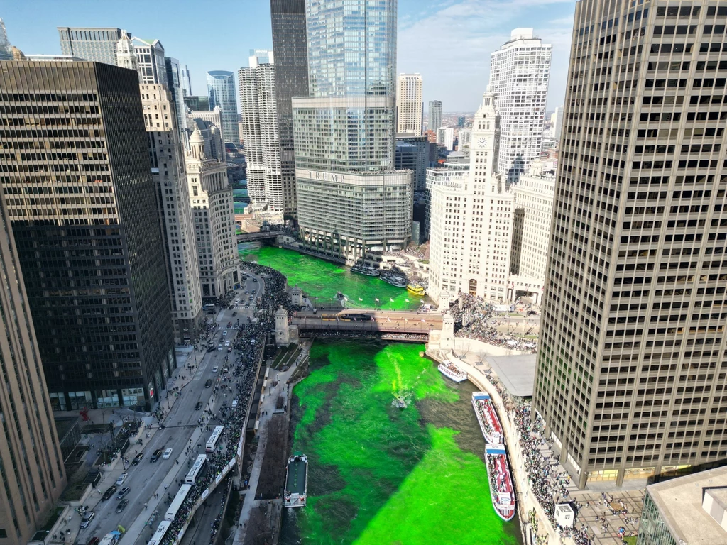 Zielona rzeka w Chicago na część święta św. Patryka