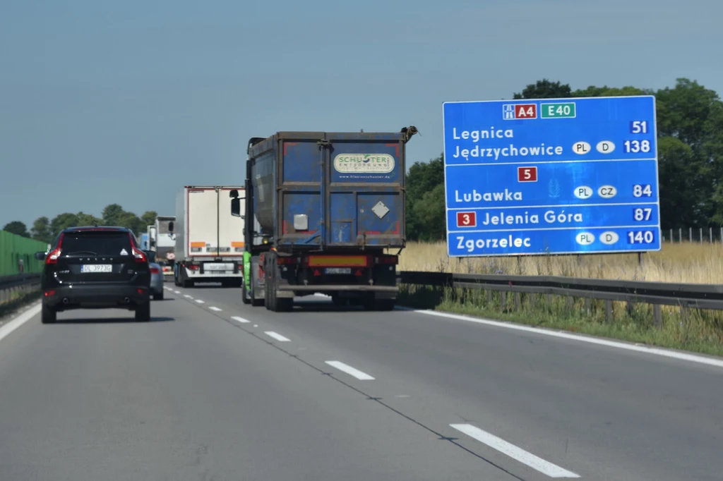 Autostrada A4 pod Wrocławiem ma dwa pasy i nie ma pasa awaryjnego