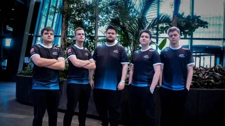 GamerLegion w składzie z Januszem "Snaxem" Pogorzelskim