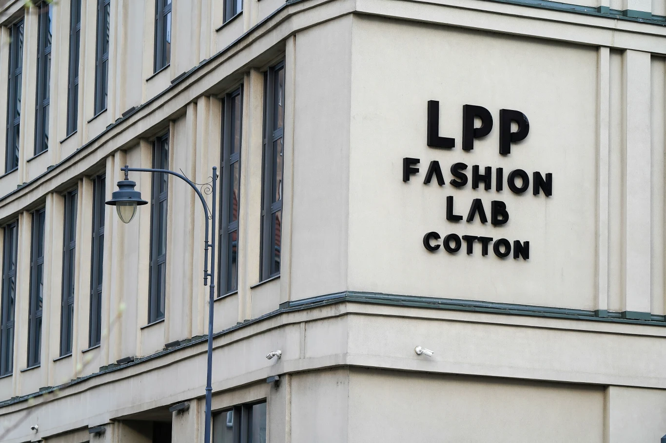 Akcje LPP zyskiwały w poniedziałek przed planowaną konferencją spółki Akcje LPP zyskiwały w poniedziałek przed planowaną konferencją spółki