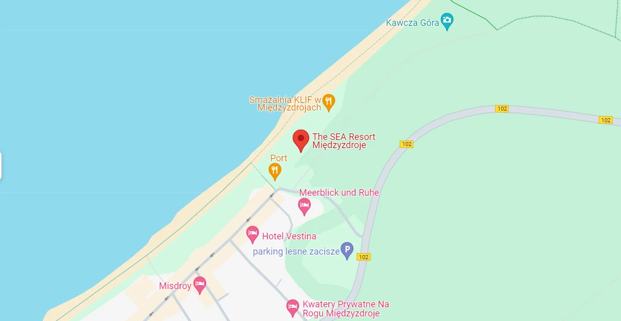 Apartamentowiec powstaje powstaje obok Kawczej Góry, znajdującej się na obszarze Wolińskiego Parku Narodowego. Źródło: Google Maps Apartamentowiec powstaje powstaje obok Kawczej Góry, znajdującej się na obszarze Wolińskiego Parku Narodowego. Źródło: Google Maps