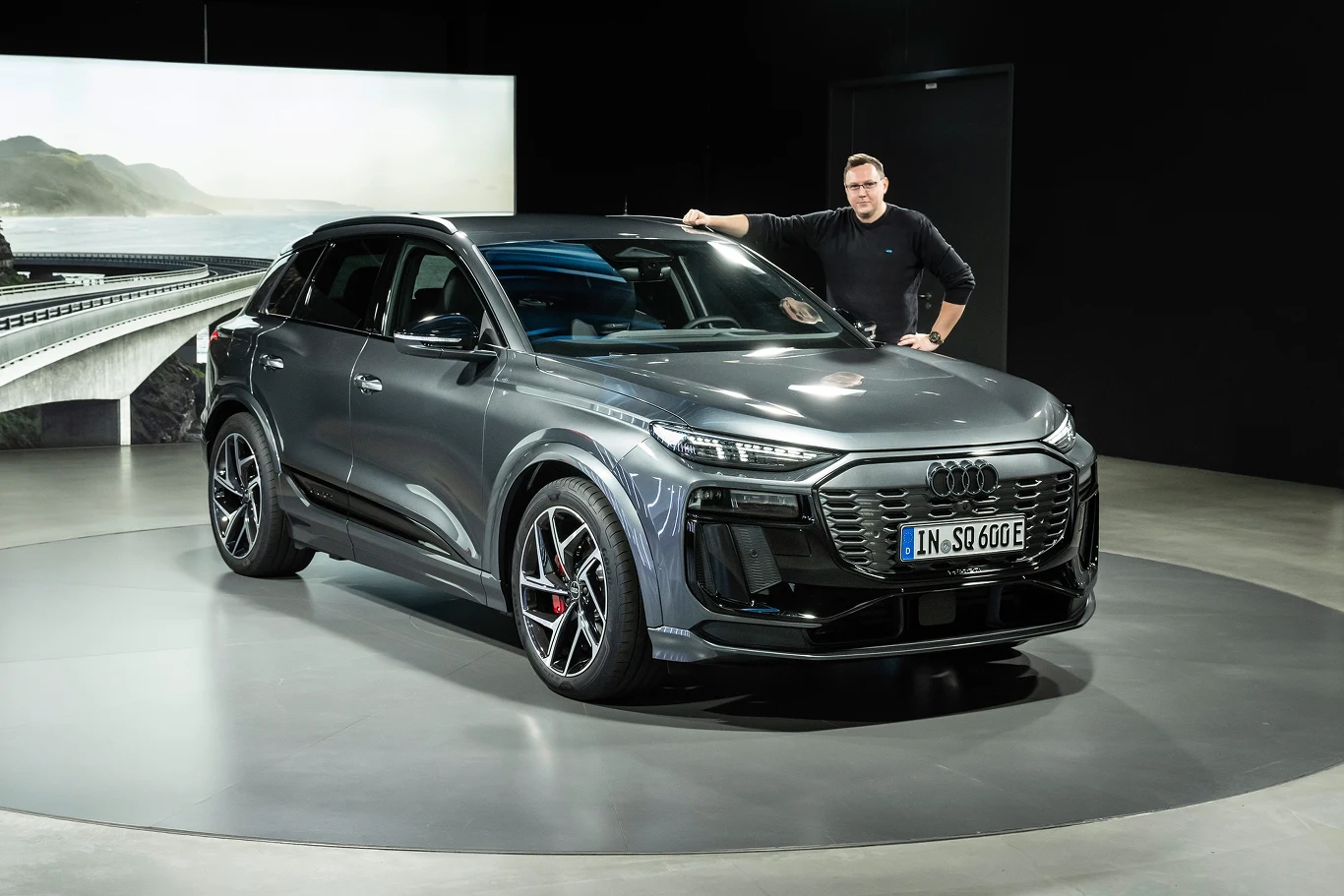Audi Q6 e-tron w pełnej krasie. Wygląda obłędnie, a jak jeździ? Audi Q6 e-tron w pełnej krasie. Wygląda obłędnie, a jak jeździ?