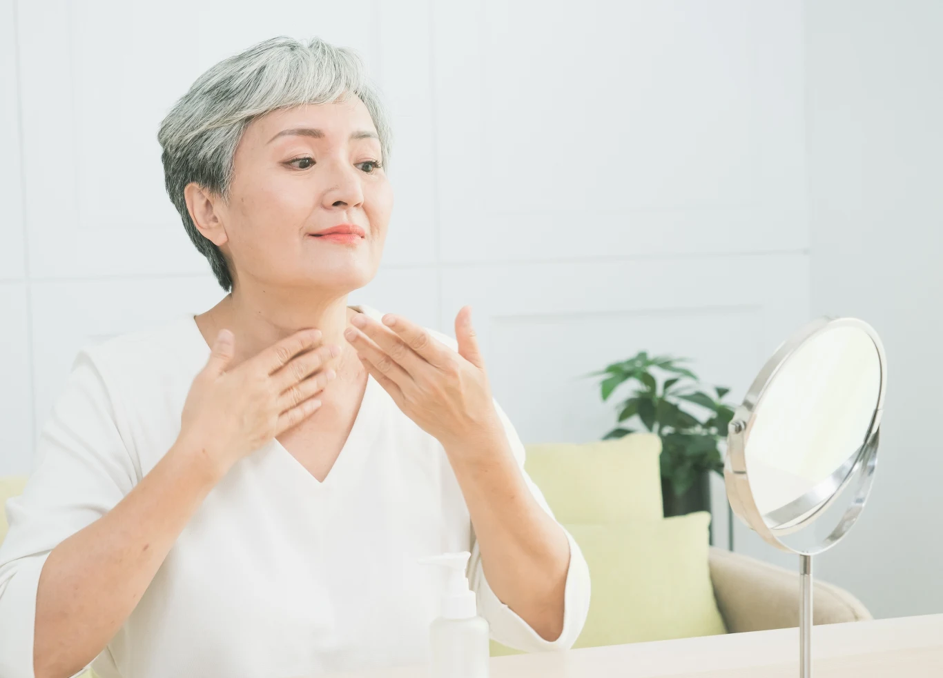 Pielęgnacja dekoltu jest bardzo ważna. Sprawdź przepis na domową maseczkę. Pielęgnacja dekoltu jest bardzo ważna. Sprawdź przepis na domową maseczkę.