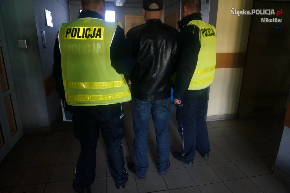 Kierowca samochody wydał się policjantom znajomy. Nos ich nie mylił