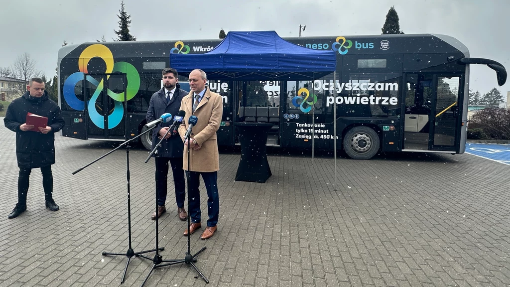 W poniedziałek, 18 marca podpisano umowę na dostawę 26 autobusów wodorowych NesoBus dla miasta Chełm. Pojazdy będą kosztować 97 mln zł