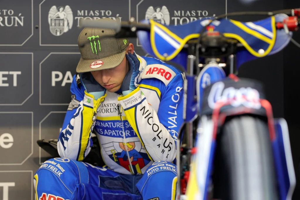 Paweł Przedpełski koncentruje się przed meczem. Paweł Przedpełski koncentruje się przed meczem.