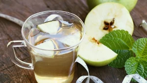 Nowe badanie potwierdza działanie odchudzające octu jabłkowego. Pij rano z wodą