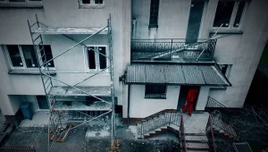 Przerobił dom jednorodzinny na 14 mikromieszkań. Teraz ma poważne kłopoty