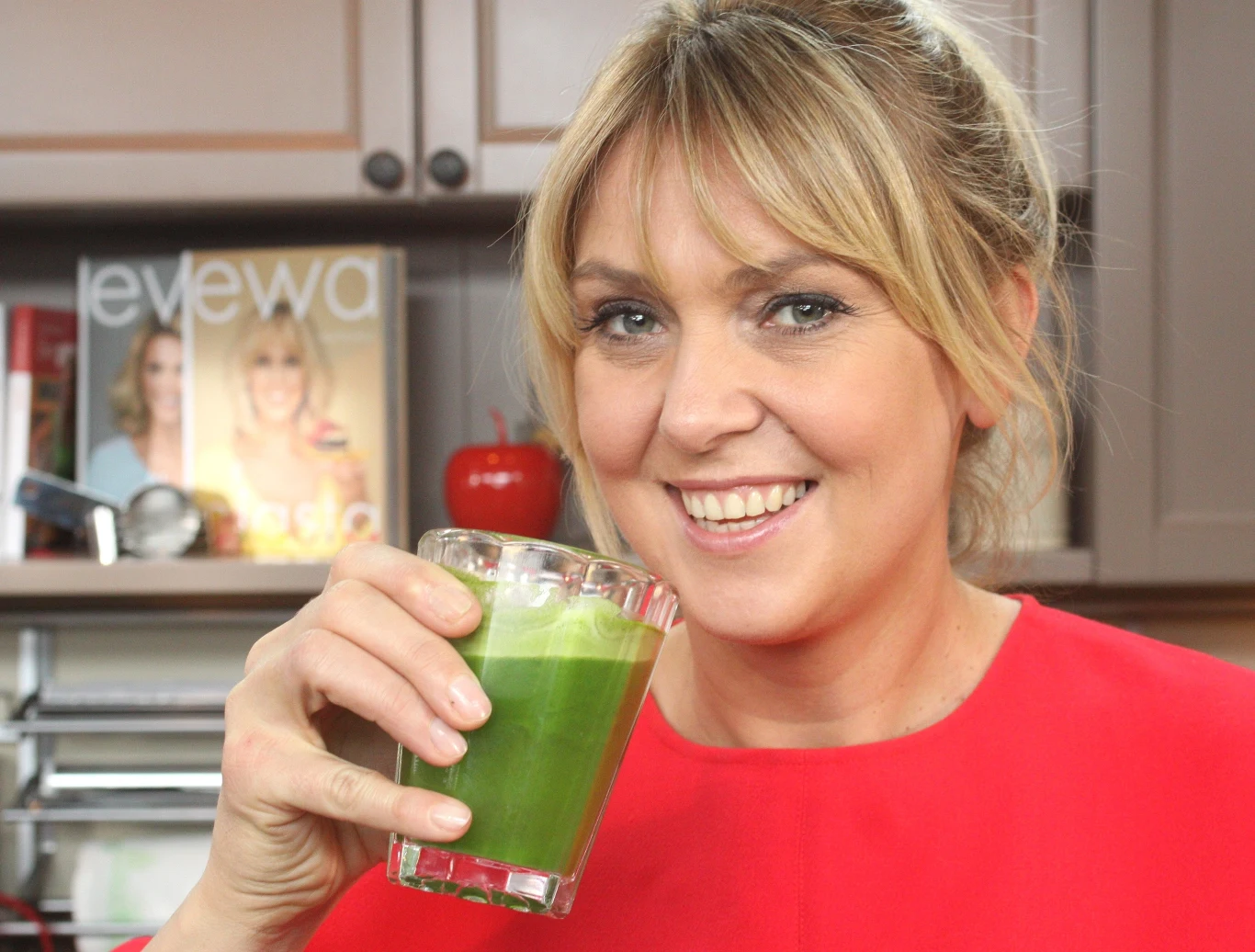 Koktajl z pietruszki i mango - przepis Ewy Wachowicz Koktajl z pietruszki i mango - przepis Ewy Wachowicz