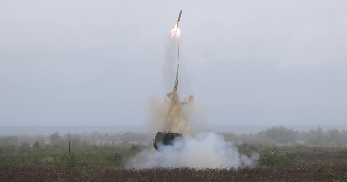 UR-77 to pojazd rozminowywania, który wykorzystuje tzw. ładunek wydłużony