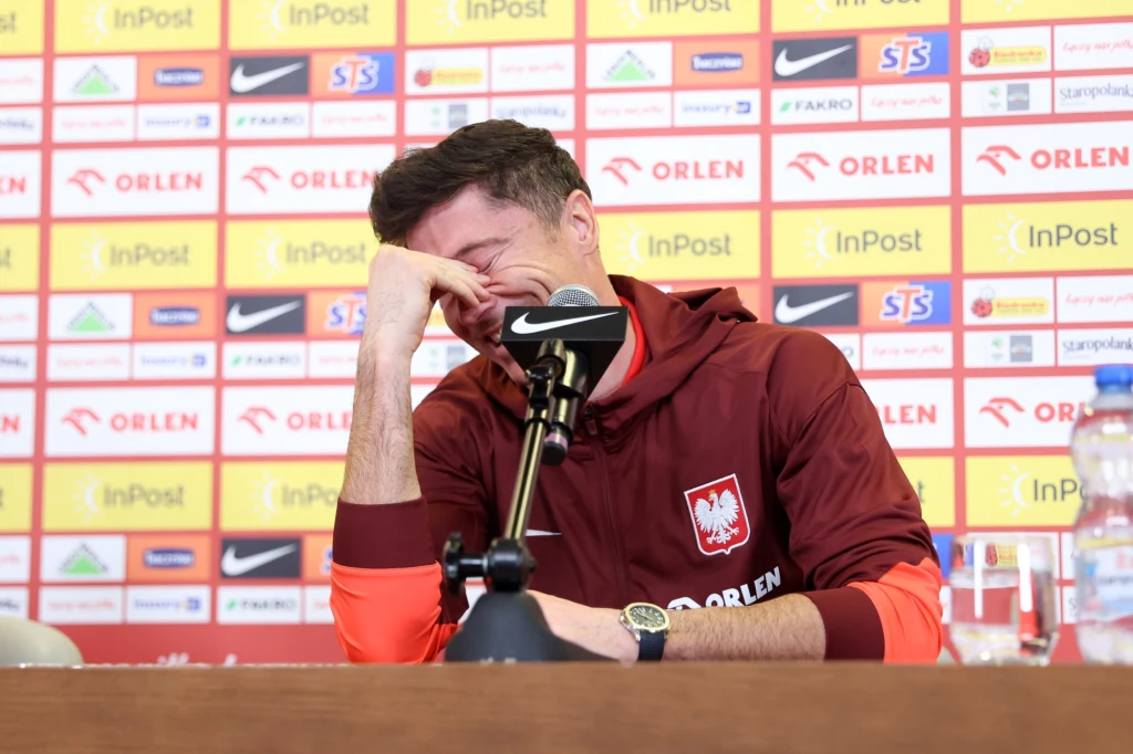 Robert Lewandowski na konferencji prasowej podczas zgrupowania reprezentacji Polski Robert Lewandowski na konferencji prasowej podczas zgrupowania reprezentacji Polski